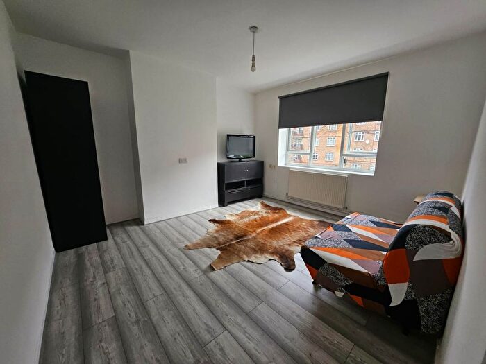 3 Bedroom Semi-Detached House To Rent In Birch House, Tulse Hill, Brixton, SW2