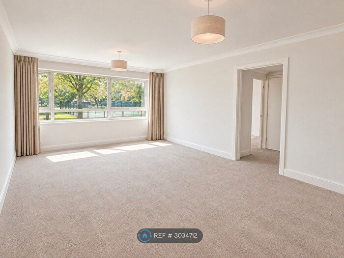2 Bedroom Flat To Rent In Master Close, Oxted, RH8