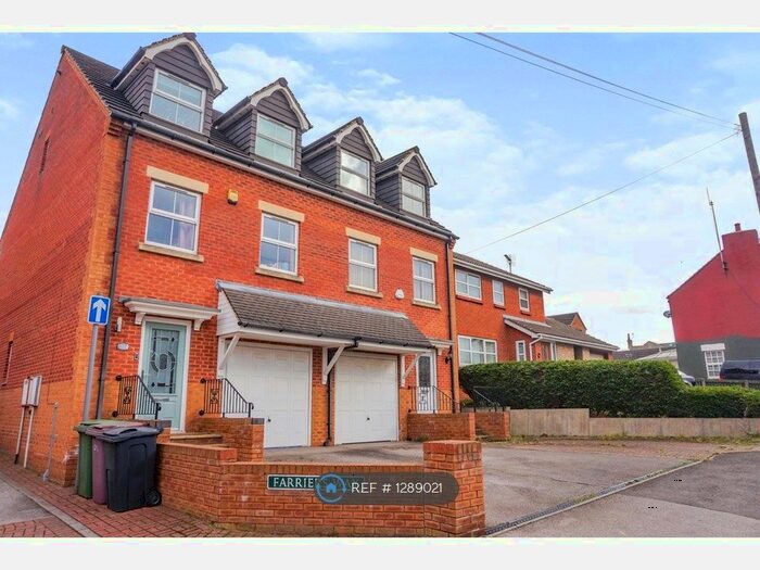 4 Bedroom Semi-Detached House To Rent In High Street, Sheffield, S21