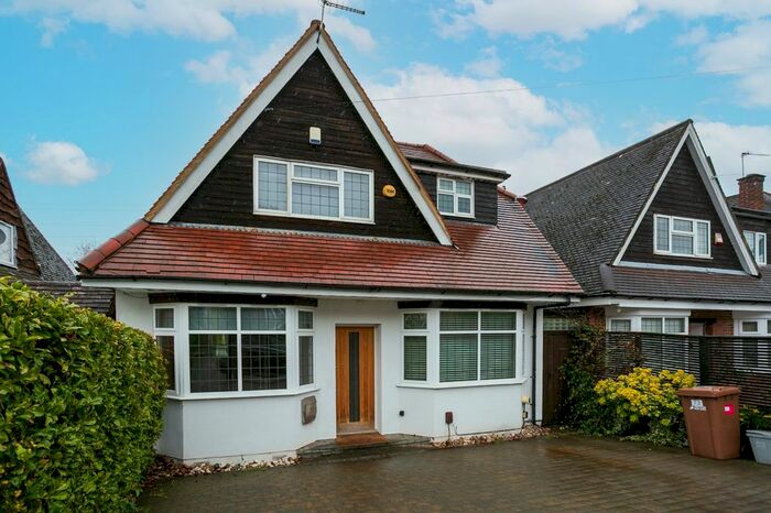 4 Bedroom Detached House To Rent In Brookdene Avenue, Oxhey, Hertfordshire, WD19