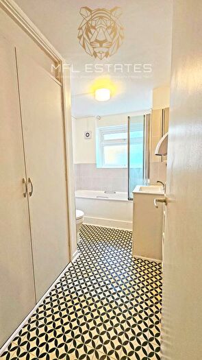 2 Bedroom Flat To Rent In Avenue Road, Wallington, SM6