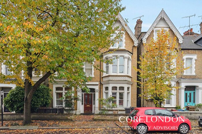 1 Bedroom Flat To Rent In Walpole Gardens, Chiswick, W4