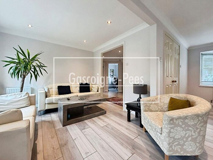 4 Bedroom Detached House To Rent In Jersey Close, Guildford, GU4