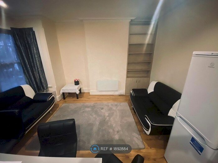 2 Bedroom Flat To Rent In Spencer Road, Harrow Weald, HA3
