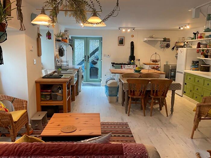2 Bedroom Character Property For Sale In Bridge Street, Llandeilo, SA19