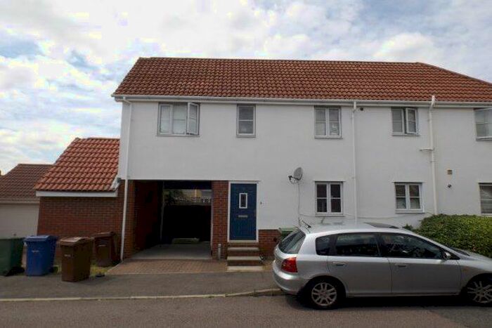 2 Bedroom Flat To Rent In Hatfield Road, Grays RM16