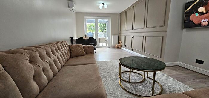 2 Bedroom Property To Rent In Pengelly Close, Cheshunt, EN7