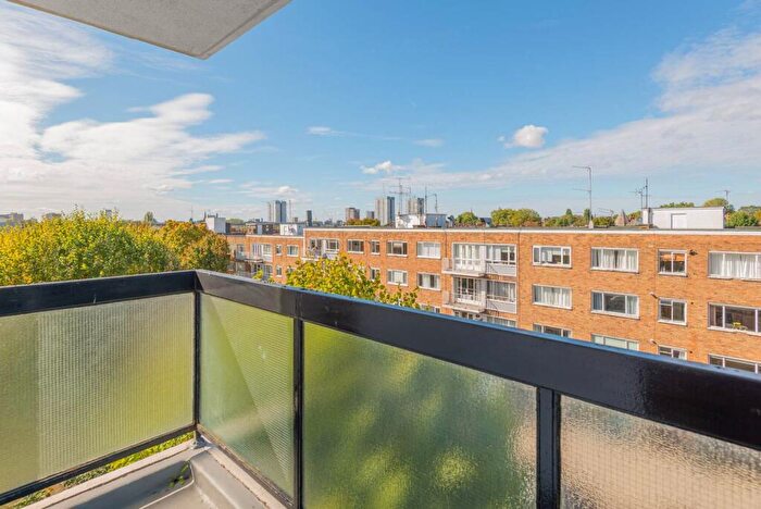 2 Bedroom Flat To Rent In Byron Court, South Hampstead, London, NW6