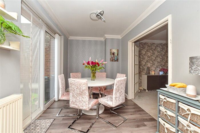 3 Bedroom Semi-detached House For Sale In Dunkirk Close, Gravesend, Kent, DA12