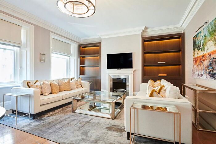 3 Bedroom Flat To Rent In Duke Street, London, W1K