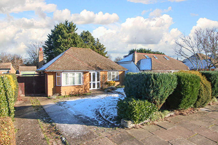 3 Bedroom Bungalow For Sale In Grove Park, Tring, HP23