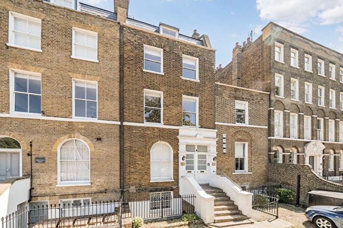 3 Bedroom Flat To Rent In Clapham Road, Clapham North, SW9