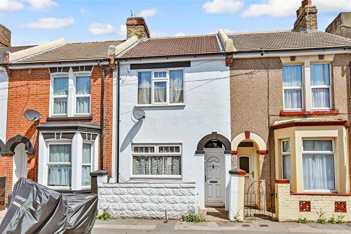 3 Bedroom Terraced House For Sale In Livingstone Road, Gillingham, Kent, ME7