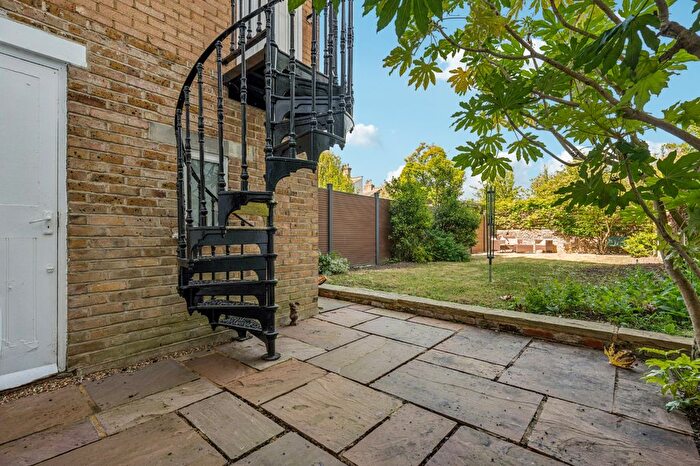 2 Bedroom Flat For Sale In Trinity Road, Wandsworth Common, SW17