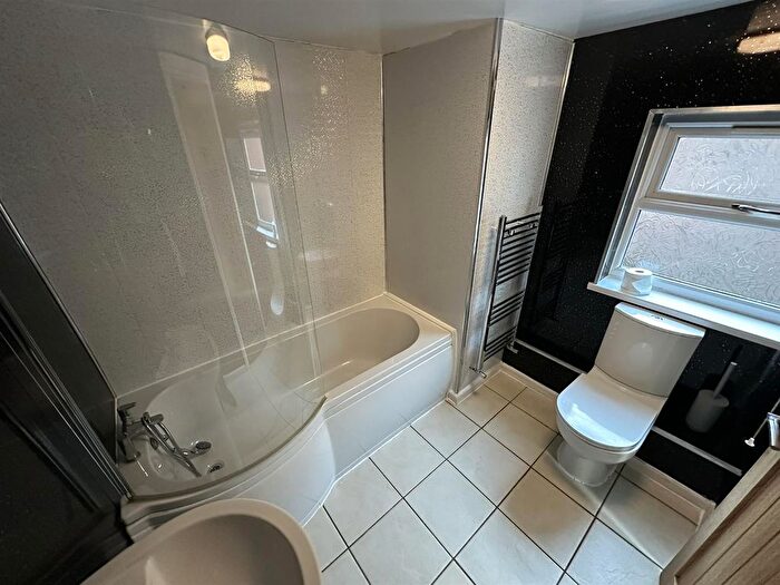 1 Bedroom Flat To Rent In Victoria Street, Chesterton, Newcastle, Staffs, ST5