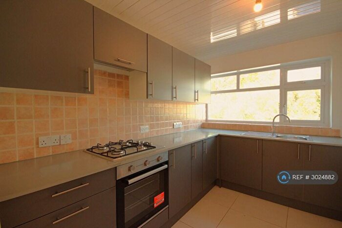 2 Bedroom Flat To Rent In Stratfield House, London, SE12