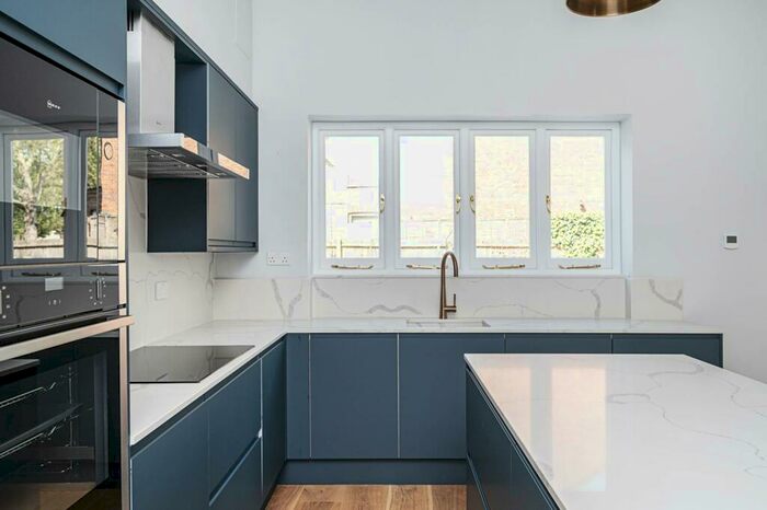 5 Bedroom Semi-Detached House To Rent In Chatsworth Road, Clapton, London, E5