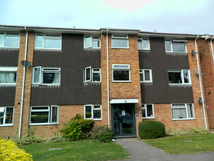 2 Bedroom Flat To Rent In Suffolk Close, Cippenham, Berkshire, SL1