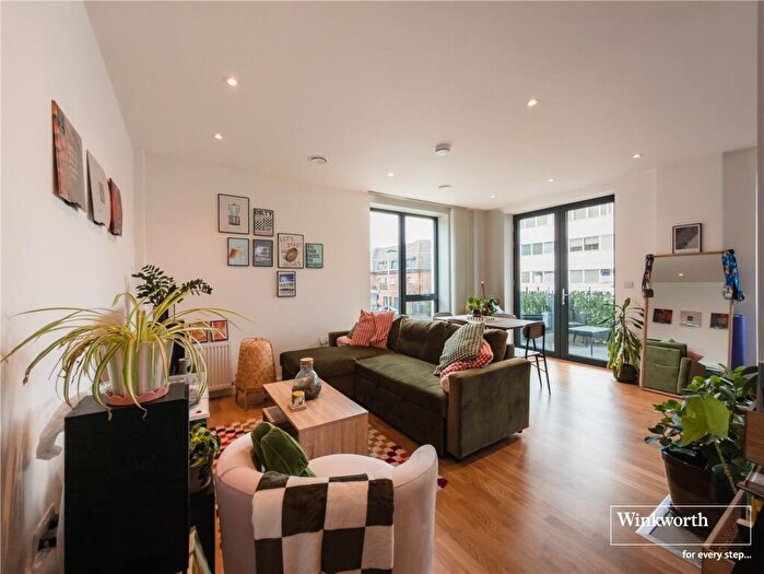 1 Bedroom Apartment For Sale In Station Approach, Ruislip, HA4