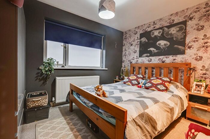 2 Bedroom Semi-Detached House For Sale In Lichfield Mount, Bradford, West Yorkshire, BD2