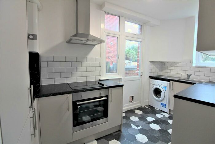 2 Bedroom Ground Maisonette To Rent In Inverness Avenue, Enfield, EN1
