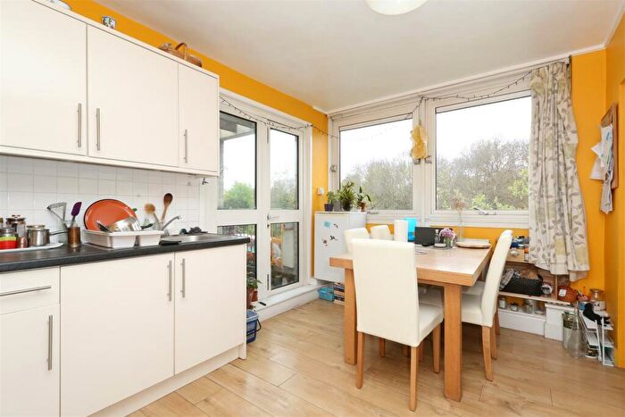 4 Bedroom Flat To Rent In Rowley Gardens, N4