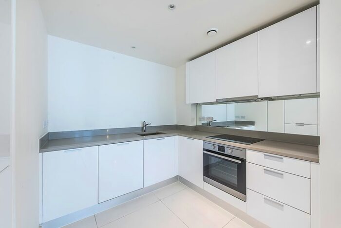 1 Bedroom Flat To Rent In Station Approach, Hayes, UB3