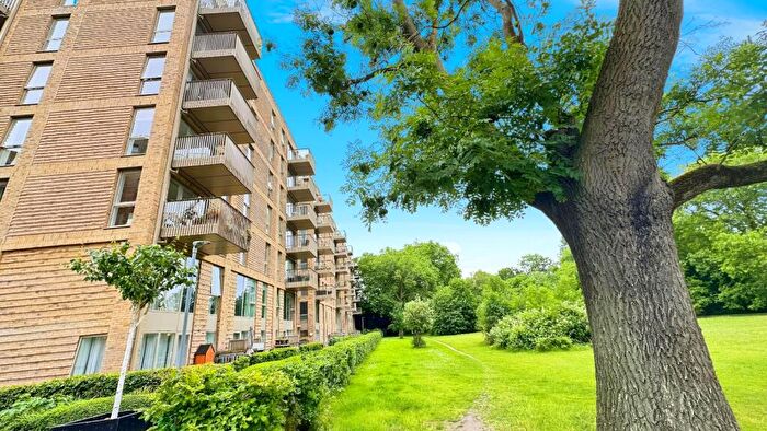 2 Bedroom Apartment For Sale In Adenmore Road, London, SE6