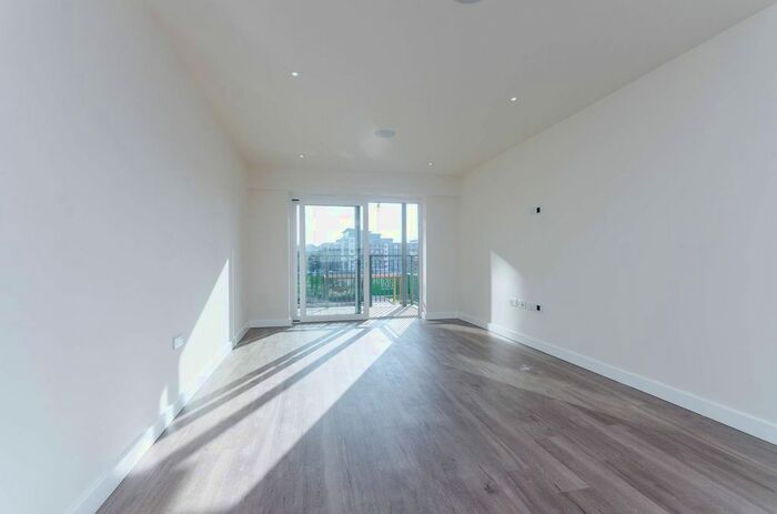 2 Bedroom Flat To Rent In Aerodrome Road, Colindale, London, NW9