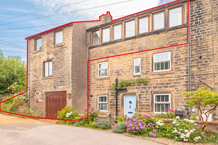 2 Bedroom End Terrace House For Sale In Dam Head, Hinchcliffe Mill, Holmfirth, HD9