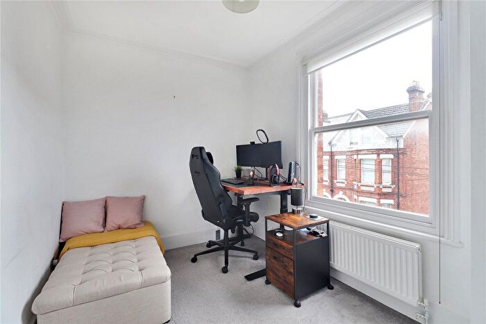 2 Bedroom Flat For Sale In Grove Hill Road, Tunbridge Wells, Kent, TN1