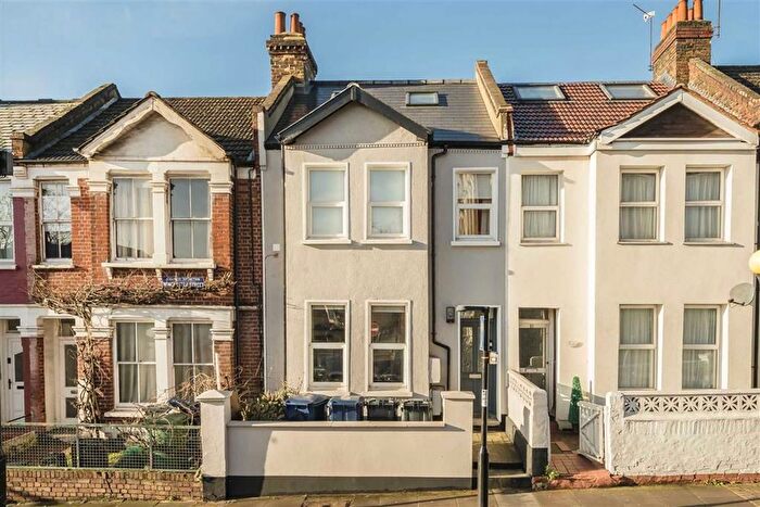 2 Bedroom Flat To Rent In Winchester Street, Acton, W3