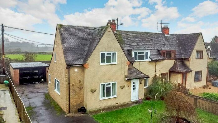3 Bedroom Semi-Detached House For Sale In Flowers Piece, Ashampstead, Reading, Berkshire, RG8