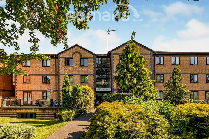 1 Bedroom Flat To Rent In Kingfisher Court, Queen Alexandra Road, High Wycombe, HP11