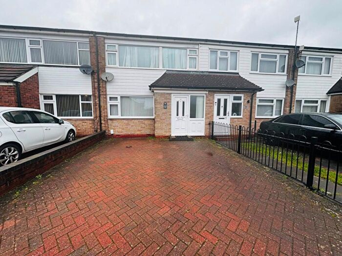 3 Bedroom House To Rent In Valencia Croft, Birmingham, B35