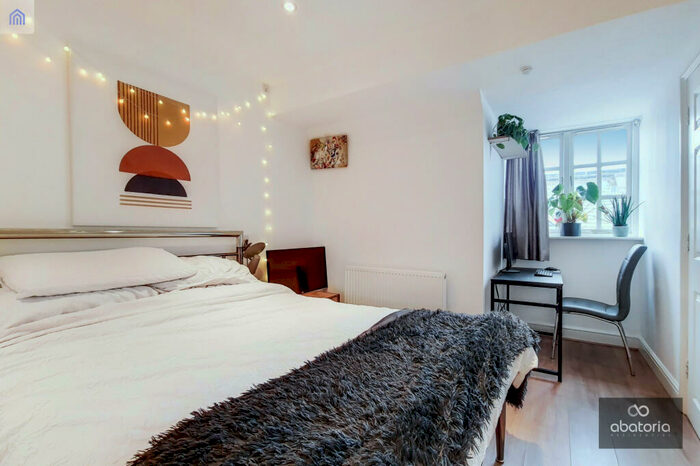 2 Bedroom Apartment To Rent In Bridewell Place, London, E1W
