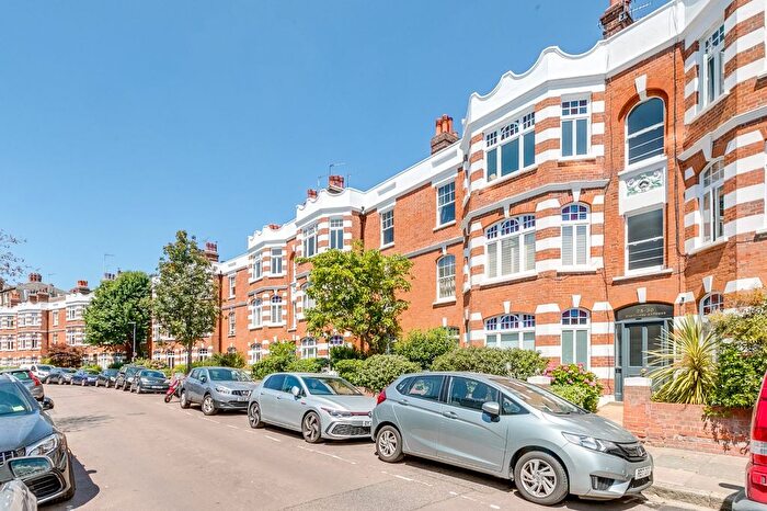 2 Bedroom Flat To Rent In Castelnau Gardens, Barnes, SW13