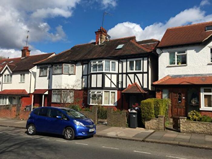 Studio To Rent In North End Road, London, NW11