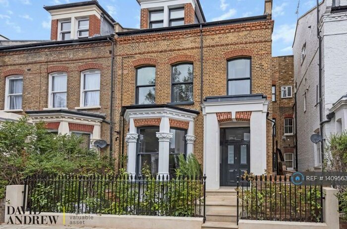 3 Bedroom Flat To Rent In Gloucester Drive, London, N4