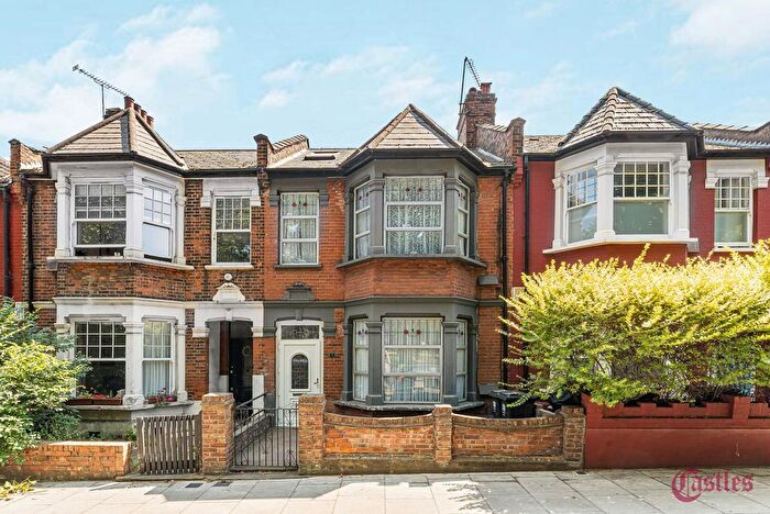 5 Bedroom Property For Sale In Lea Bridge Road, London, E5