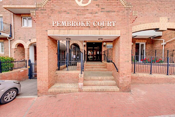 1 Bedroom Flat For Sale In Pembroke Court, High Street, Chatham, Kent, ME4
