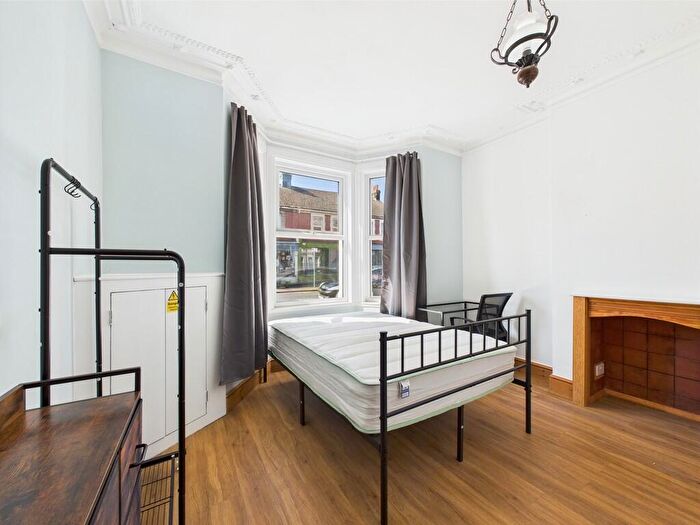 Studio To Rent In Tarring Road, Worthing, BN11