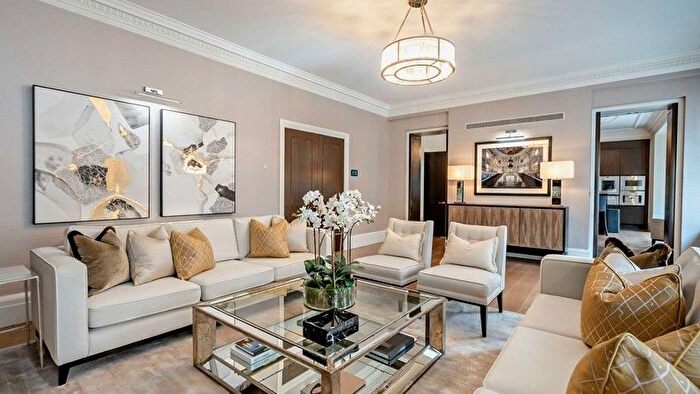 2 Bedroom Flat To Rent In Duke Street, Mayfair, London, W1K