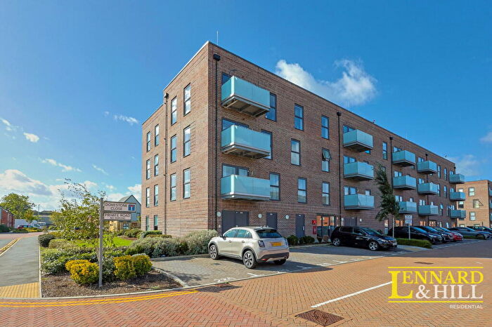 2 Bedroom Flat For Sale In Dovestone Close, Grays, RM20