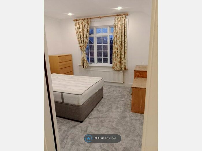 2 Bedroom Flat To Rent In Roxborough Road, Harrow, HA1