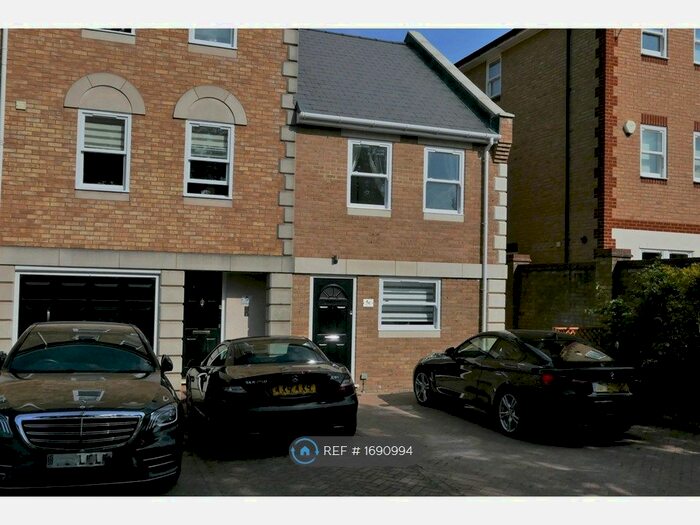2 Bedroom End Of Terrace House To Rent In Vicarage, Kent, BR3