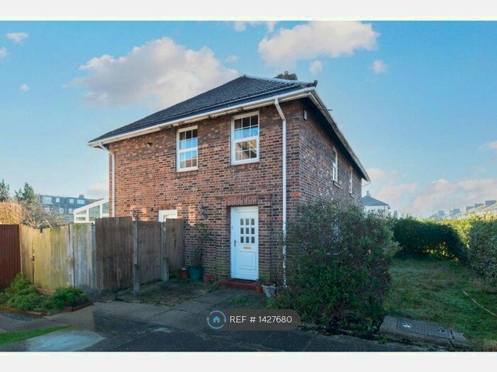 3 Bedroom Semi-Detached House To Rent In Claremont Avenue, New Malden, KT3