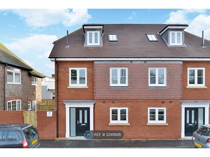 3 Bedroom Semi-Detached House To Rent In West Street, Haslemere, GU27