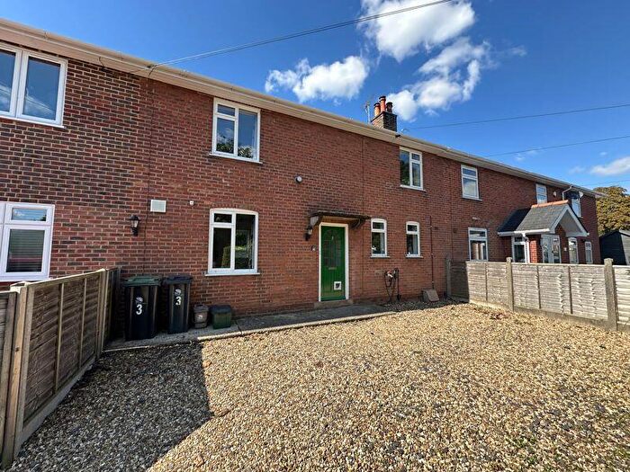 3 Bedroom Terraced House To Rent In Gordon Road, Wimborne, BH21