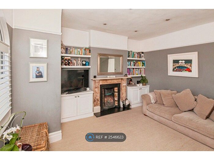 4 Bedroom Flat To Rent In London, London, SW16